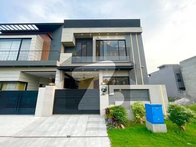 ڈی ایچ اے 9 ٹاؤن ڈیفنس (ڈی ایچ اے),لاہور میں 3 کمروں کا 5 مرلہ مکان 2.25 کروڑ میں برائے فروخت۔