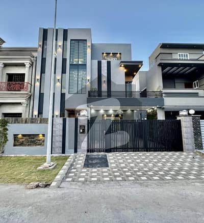 سٹی ہاؤسنگ سوسائٹی گوجرانوالہ میں 6 کمروں کا 10 مرلہ مکان 4.15 کروڑ میں برائے فروخت۔