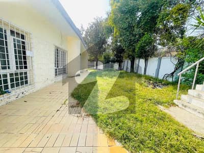 F-8 Single Storey House With Big Lawn Available For Rent .