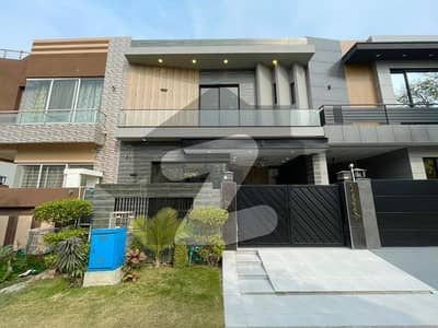 ڈی ایچ اے 9 ٹاؤن ڈیفنس (ڈی ایچ اے),لاہور میں 3 کمروں کا 5 مرلہ مکان 2.2 کروڑ میں برائے فروخت۔