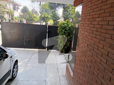 10 Marla House For Sale Prime Location, Block Z, Phase 3 DHA Lahore