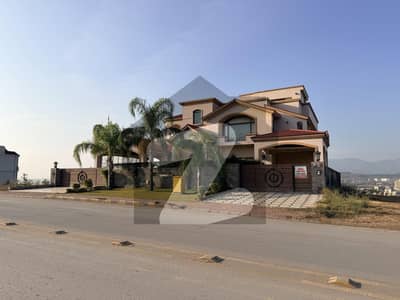 1 kanal solid land plot Boulevard category and back open plot