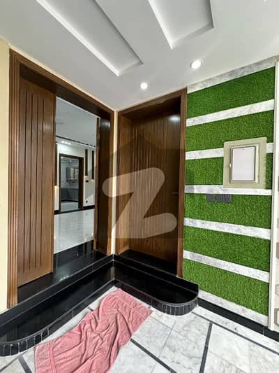 بحریہ ٹاؤن فیز 8 ۔ سفاری ویلی بحریہ ٹاؤن فیز 8,بحریہ ٹاؤن راولپنڈی,راولپنڈی میں 3 کمروں کا 5 مرلہ مکان 2.5 کروڑ میں برائے فروخت۔