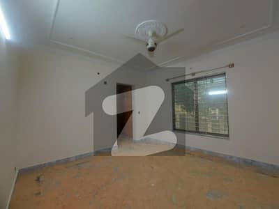 ائیرپورٹ ہاؤسنگ سوسائٹی - سیکٹر 1 ائیرپورٹ ہاؤسنگ سوسائٹی,راولپنڈی میں 6 کمروں کا 10 مرلہ مکان 2.0 لاکھ میں کرایہ پر دستیاب ہے۔