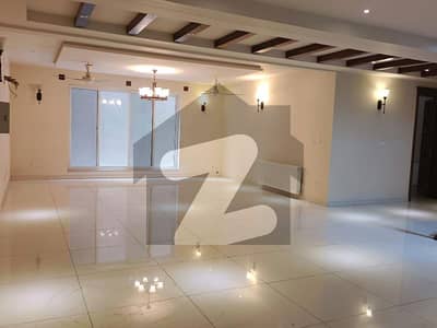 F7 500 Syd Beautiful Build House Margalla Facing CDA Transfer 5bed Drawing and Dining TV Lounge Kitchen with Servant Quarter Near to Markaz and Main Road