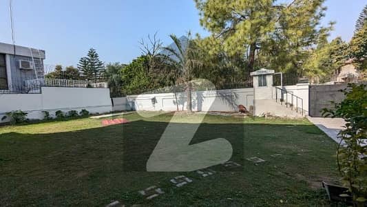 ایف ۔ 8 اسلام آباد میں 6 کمروں کا 2 کنال مکان 16.78 لاکھ میں کرایہ پر دستیاب ہے۔