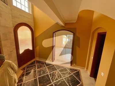 ڈی ایچ اے فیز 5 - سیکٹر سی ڈی ایچ اے ڈیفینس فیز 5,ڈی ایچ اے ڈیفینس,اسلام آباد میں 6 کمروں کا 1 کنال مکان 3.0 لاکھ میں کرایہ پر دستیاب ہے۔