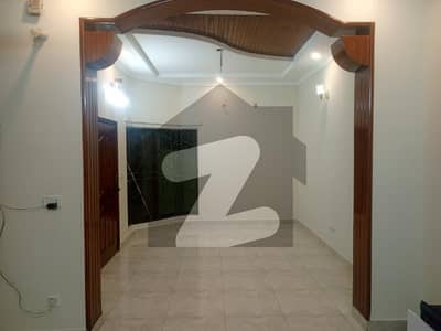 جوہر ٹاؤن لاہور میں 1 کمرے کا 5 مرلہ زیریں پورشن 45.0 ہزار میں کرایہ پر دستیاب ہے۔