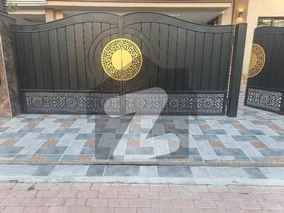 12 Marla House 5 Bad House