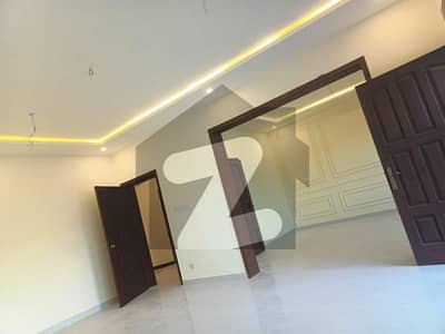 ایف ۔ 11 اسلام آباد میں 6 کمروں کا 1 کنال مکان 8.0 لاکھ میں کرایہ پر دستیاب ہے۔