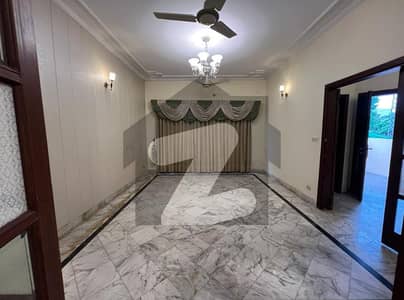 10 MARLA BEAUTIFUL UPPER PORTION AVAILABLE FOR RENT