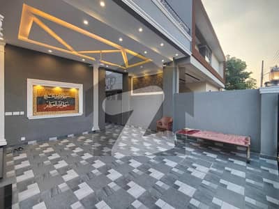 لیک سٹی میڈوز لاہور میں 5 کمروں کا 10 مرلہ مکان 4.1 کروڑ میں برائے فروخت۔