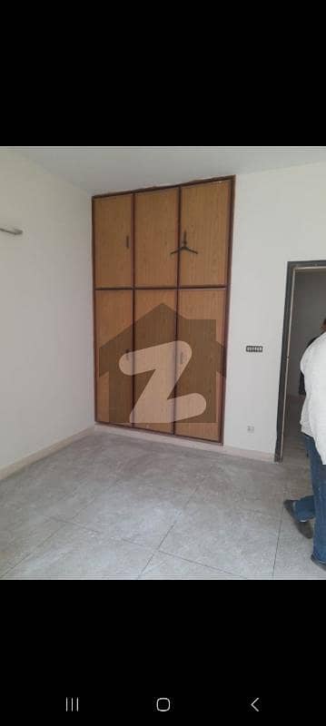 جوہر ٹاؤن لاہور میں 3 کمروں کا 5 مرلہ مکان 90.0 ہزار میں کرایہ پر دستیاب ہے۔