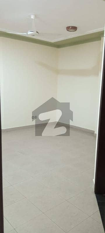 ڈی ایچ اے فیز 8 سابقہ ایئر ایوینیو ڈی ایچ اے فیز 8,ڈی ایچ اے ڈیفینس,لاہور میں 2 کمروں کا 2 مرلہ فلیٹ 1.6 کروڑ میں برائے فروخت۔