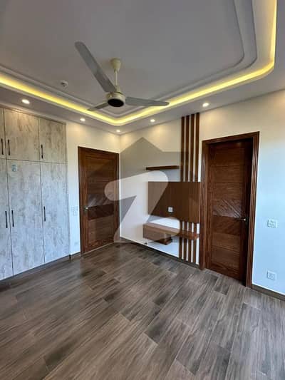 ڈی ایچ اے فیز 7 - بلاک ٹی فیز 7,ڈیفنس (ڈی ایچ اے),لاہور میں 3 کمروں کا 5 مرلہ مکان 3.45 کروڑ میں برائے فروخت۔