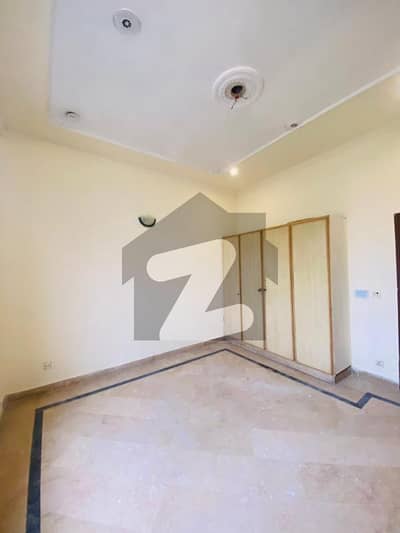 جوہر ٹاؤن فیز 2 جوہر ٹاؤن,لاہور میں 3 کمروں کا 5 مرلہ مکان 1.1 لاکھ میں کرایہ پر دستیاب ہے۔