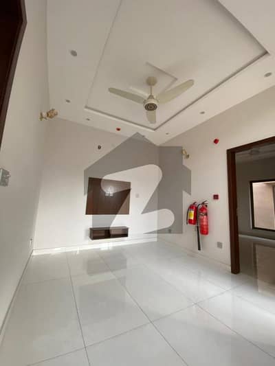 ڈی ایچ اے 9 ٹاؤن ڈیفنس (ڈی ایچ اے),لاہور میں 3 کمروں کا 5 مرلہ مکان 2.3 کروڑ میں برائے فروخت۔