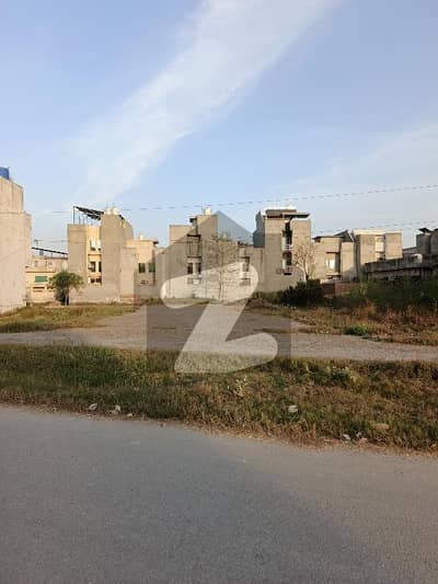 4 MARLA COMMERCIAL PLOT FOR SALE IN NASHEMAN IQBAL PHASE 2 COLLEGE ROAD LAHORE
