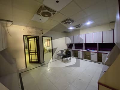 شاہراہِ فیصل کراچی میں 5 مرلہ دفتر 1.2 لاکھ میں کرایہ پر دستیاب ہے۔