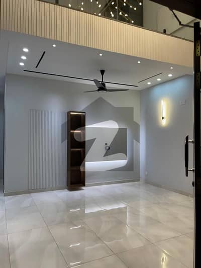 ڈیوائن انکلیو کینال روڈ,فیصل آباد میں 4 کمروں کا 7 مرلہ مکان 4.0 کروڑ میں برائے فروخت۔