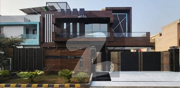 18 MARLA HOUSE FOR SALE BEST LOCATION WITH BASEMENT