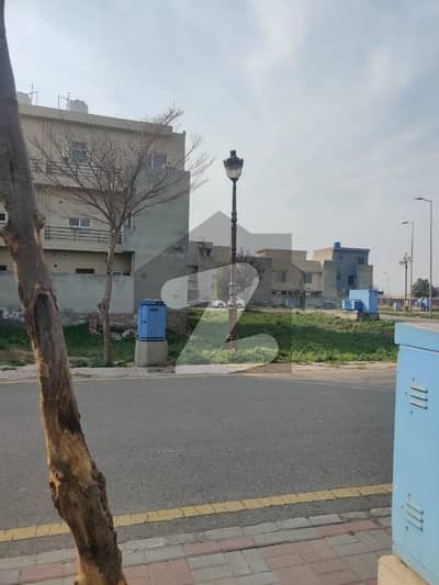 5 Marla top location plots on installments