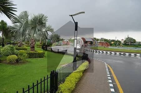 سکھ چین گارڈنز لاہور میں 15 مرلہ رہائشی پلاٹ 3.25 کروڑ میں برائے فروخت۔