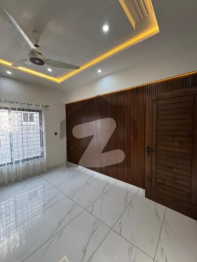 GOOD LOCATION, 10 MARLA BRAND NEW LUXURY HOUSE FOR SALE