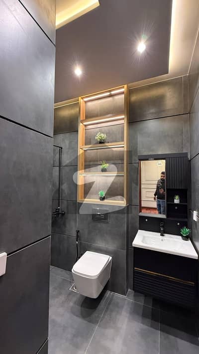 ڈی ایچ اے فیز 1 ۔ سیکٹر بی1 ڈی ایچ اے فیز 1,ڈی ایچ اے ڈیفینس,ملتان میں 5 کمروں کا 10 مرلہ مکان 3.0 کروڑ میں برائے فروخت۔