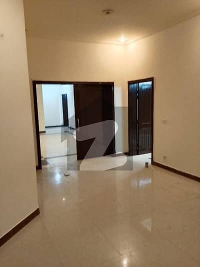 این ایف سی 1 لاہور میں 2 کمروں کا 1 کنال بالائی پورشن 73.0 ہزار میں کرایہ پر دستیاب ہے۔