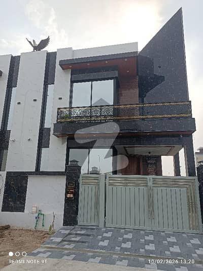 ڈی ایچ اے 9 ٹاؤن ۔ بلاک اے ڈی ایچ اے 9 ٹاؤن,ڈیفنس (ڈی ایچ اے),لاہور میں 4 کمروں کا 5 مرلہ مکان 2.25 کروڑ میں برائے فروخت۔