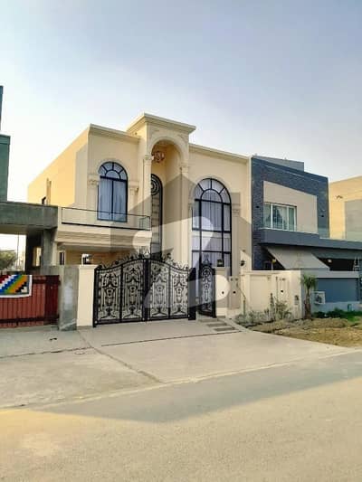 100 percent original add On 70 ft Road 10 Marla Faisal Rasool Designe Bungalow At the Ideal location of phase 7 near to park