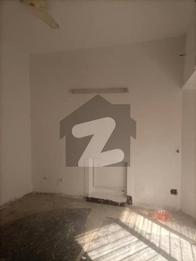 F-10/3 HOUSE SIZE 2040 DOUBLE STOREY ONE UNIT FOR FAMILY RENT