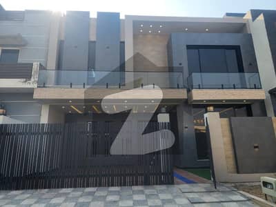 ایم پی سی ایچ ایس ۔ بلاک بی ایکسٹینشن 1 ایم پی سی ایچ ایس ۔ ملٹی گارڈنز,بی ۔ 17,اسلام آباد میں 5 کمروں کا 10 مرلہ مکان 5.35 کروڑ میں برائے فروخت۔