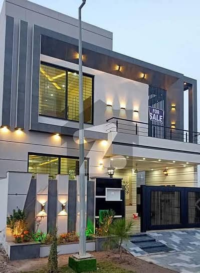 8 MARLA BEAUTIFUL HOUSE FOR SALE AT INVESTOR RATE IN BAHRIA TOWN LAHORE