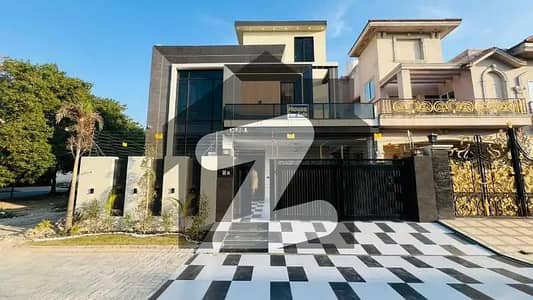 سینٹرل پارک ہاؤسنگ سکیم لاہور میں 5 کمروں کا 10 مرلہ مکان 4.35 کروڑ میں برائے فروخت۔