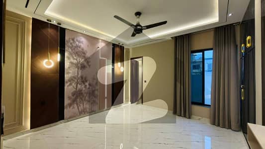 سینٹرل پارک ہاؤسنگ سکیم لاہور میں 5 کمروں کا 10 مرلہ مکان 4.2 کروڑ میں برائے فروخت۔