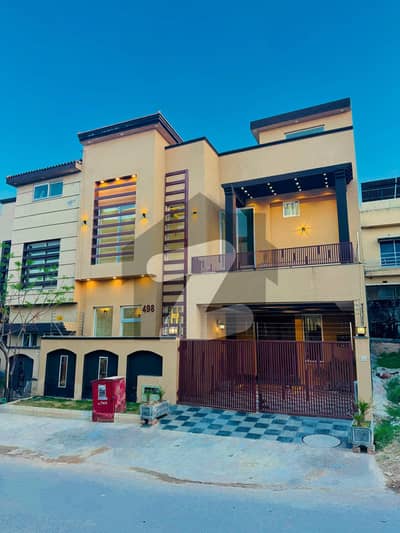 7 Marla Park Face House Available For Sale