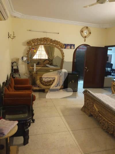 Defence VI 500 Yards 4 Beded Tiled Flooring Tiled Bath Huge Lounge Huge Parking Prime Location Reasonable Demand