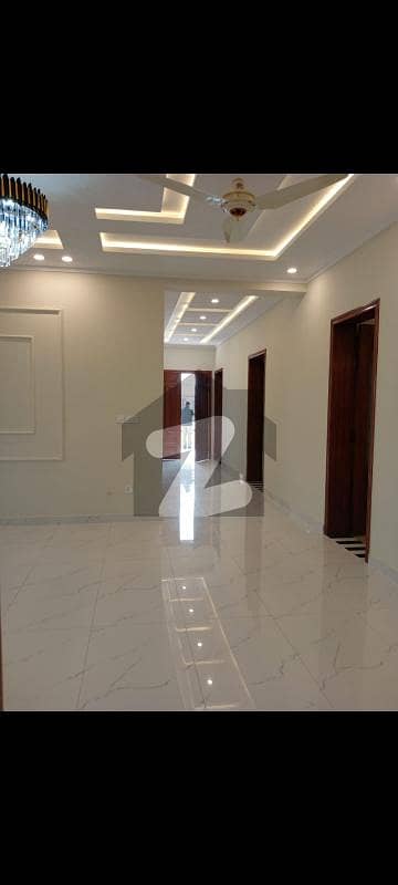 جی ۔ 13 اسلام آباد میں 6 کمروں کا 14 مرلہ مکان 12.2 کروڑ میں برائے فروخت۔