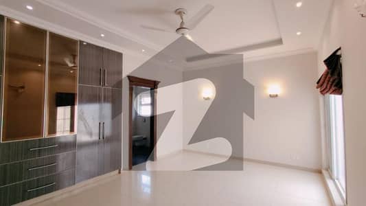 1 KANAL UPPER PORTION AVAILABLE FOR RENT IN DHA PHASE 5 LAHORE