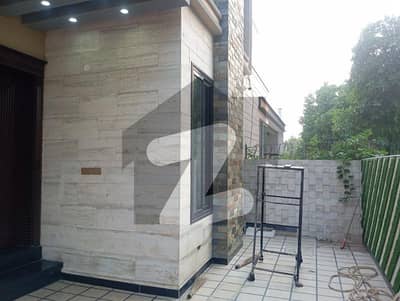 10 MARLA NEW HOUSE AVAILABLE FOR SALE