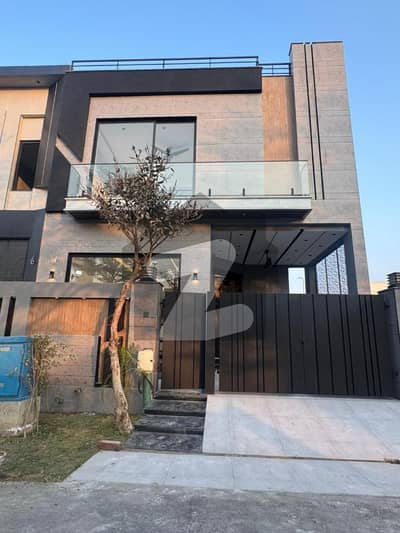 Syed Brothers Proudly Offers 5 Marla Brand New Modern Design House for Sale in DHA phase 9 Town Near To Park.