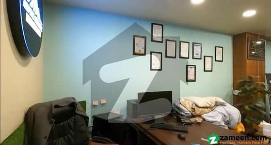 880 sq feet commercial Space Good for Clinic with lift option