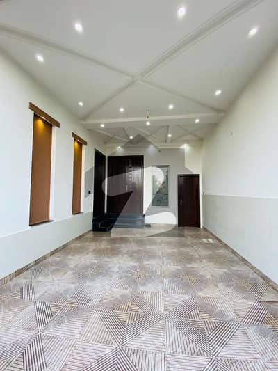 ایڈن آچرڈ فیصل آباد میں 3 کمروں کا 5 مرلہ مکان 85.0 ہزار میں کرایہ پر دستیاب ہے۔