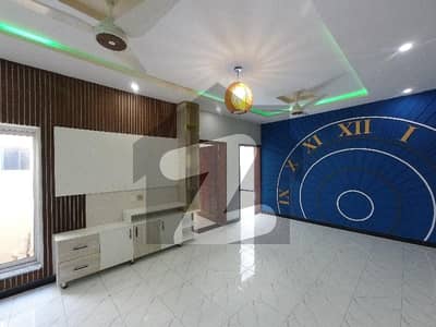 بحریہ ٹاؤن فیز 8 ۔ ابو بکر بلاک بحریہ ٹاؤن فیز 8 ۔ سفاری ویلی,بحریہ ٹاؤن فیز 8,بحریہ ٹاؤن راولپنڈی,راولپنڈی میں 5 کمروں کا 7 مرلہ مکان 2.75 کروڑ میں برائے فروخت۔