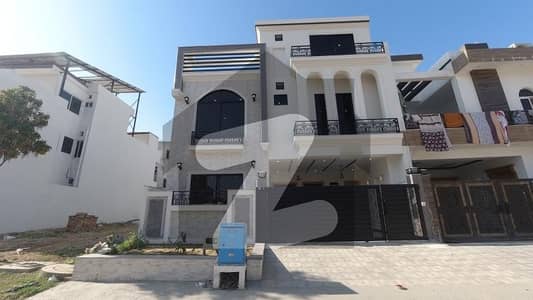 فیصل ٹاؤن فیز 1 - بلاک اے فیصل ٹاؤن فیز 1,فیصل ٹاؤن - ایف ۔ 18,اسلام آباد میں 5 کمروں کا 8 مرلہ مکان 4.5 کروڑ میں برائے فروخت۔