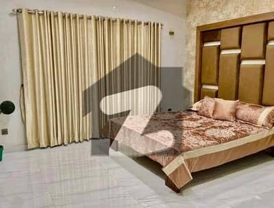 بحریہ ٹاؤن سیکٹر ای بحریہ ٹاؤن,لاہور میں 5 کمروں کا 10 مرلہ مکان 3.3 کروڑ میں برائے فروخت۔