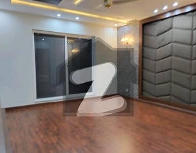 بحریہ ٹاؤن سیکٹر سی بحریہ ٹاؤن,لاہور میں 3 کمروں کا 5 مرلہ مکان 1.8 کروڑ میں برائے فروخت۔