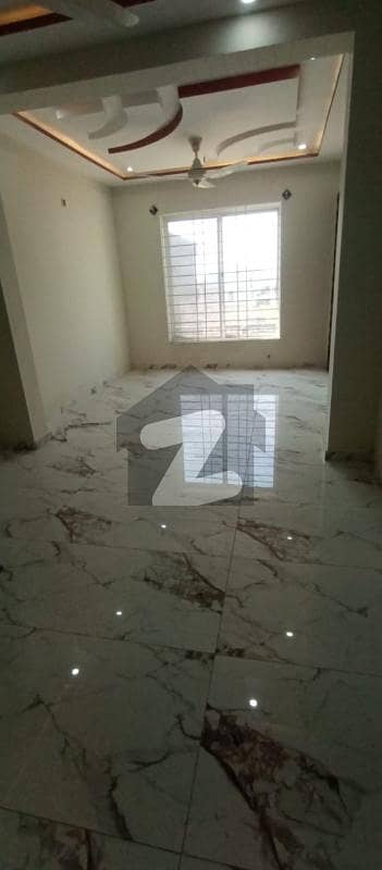 ایم پی سی ایچ ایس ۔ بلاک ایف ایم پی سی ایچ ایس ۔ ملٹی گارڈنز,بی ۔ 17,اسلام آباد میں 4 کمروں کا 5 مرلہ مکان 2.15 کروڑ میں برائے فروخت۔